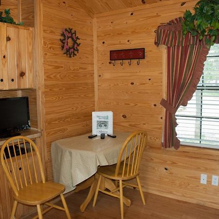Medina Lake Camping Resort Cabin 3 Lakehills Екстериор снимка