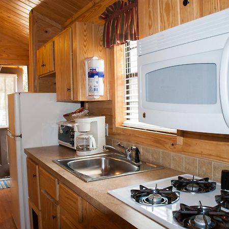 Medina Lake Camping Resort Cabin 3 Lakehills Екстериор снимка