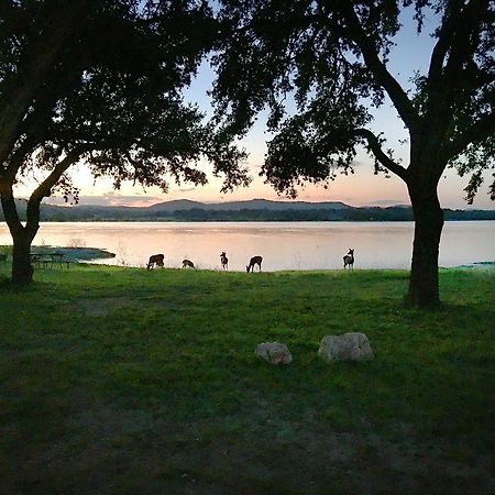 Medina Lake Camping Resort Cabin 3 Lakehills Екстериор снимка