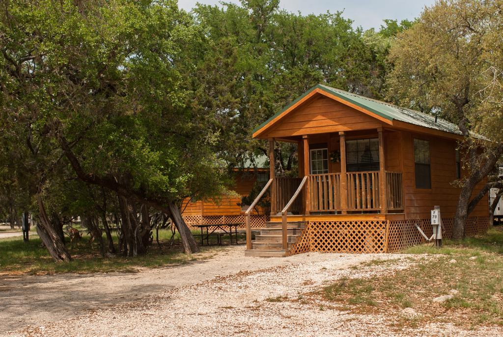 Medina Lake Camping Resort Cabin 3 Lakehills Екстериор снимка